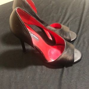 Leather Heels with cut-out detail